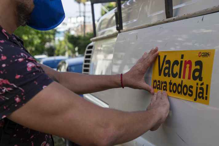 Trabalhadores da educação condicionam volta às aulas à vacinação contra Covid-19